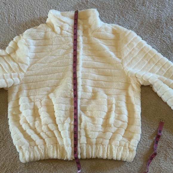 NWOT White Faux Fur Jacket, Large - Picture 6 of 10